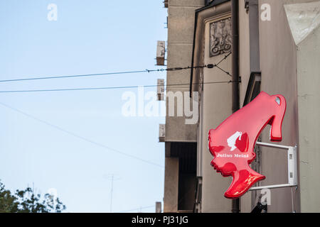 BELGRADE, SERBIE - septembre 4, 2018 : Julius Meinl logo allumé sur un bar-café de Belgrade, au cours de l'après-midi. Julius Meinl est l'un des plus grands du café Banque D'Images