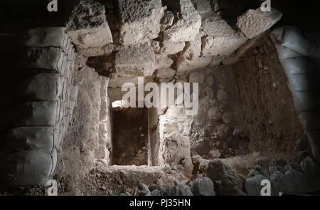 Des fouilles archéologiques sur le site connu sous le nom de "Kishle" à côté de l'ancienne tour fortifiée de David, également connu sous le nom de la citadelle de Jérusalem, dans la vieille ville de Jérusalem Israël. La structure a été érigée en 1834 par Ibrahim Pacha qui ont gouverné le pays d'Israël (Palestine) d'Egypte. Des fouilles archéologiques ont mis au jour des vestiges de dès le 6e siècle avant notre ère et les murs de l'époque du roi Hérode, ainsi que la preuve du Moyen-Âge. Banque D'Images