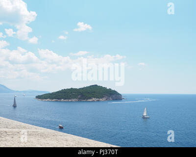 Voir l'île de Lokrum en face de Dubrovnik, Croatie Banque D'Images