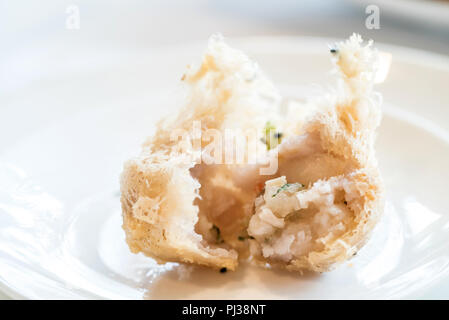 Dim sum chinois boulettes de taro frit - cuisine Chinoise groumet Banque D'Images