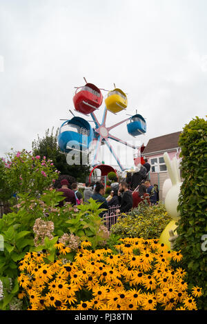 Mlle Lapins vol en hélicoptère ride, Peppa pig world, Paultons park, Romsey, Southampton, Angleterre, Royaume-Uni. Banque D'Images