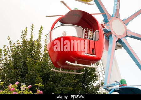 Mlle Lapins vol en hélicoptère ride, Peppa pig world, Paultons park, Romsey, Southampton, Angleterre, Royaume-Uni. Banque D'Images