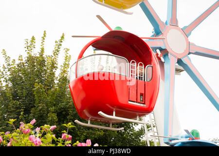 Mlle Lapins vol en hélicoptère ride, Peppa pig world, Paultons park, Romsey, Southampton, Angleterre, Royaume-Uni. Banque D'Images