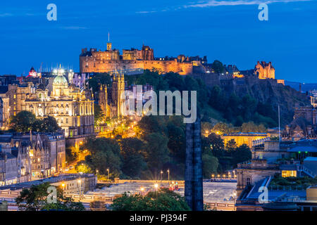 La Ville d'Edimbourg Calton Hill de coucher du soleil au crépuscule, Edinburgh, Scotland UK Banque D'Images