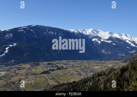 Alpes autrichiennes : Rottmann-Alm village de montagne dans la région de sports d'hiver dans la ville de Lienz au Tyrol Banque D'Images