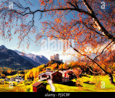 CH - la Basse Engadine : village et Château de Tarasp Banque D'Images