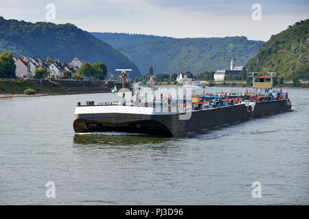 Caritas II (pétrolier liquide, à l'intérieur des terres), voyageant sur le Rhin près de Bad Salzig Banque D'Images