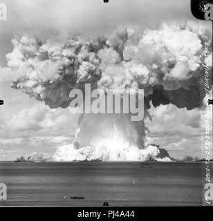 Test Baker explosion atomique lors de l'opération Crossroads 25 juillet 1946. Banque D'Images