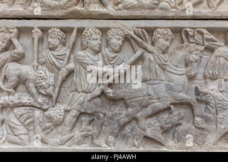 Sarcophage avec scène de chasse sanglier (4e siècle), la sculpture romaine, musée archéologique, Ostia Antica, lazio, Italie Banque D'Images