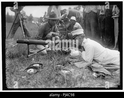 BARNET, GEORGE, le MAJ. GEN., commandant, U.S.M.C. MARINE CORPS ; l'INSPECTION DE TIR AUTOMATIQUE COLT'S Banque D'Images