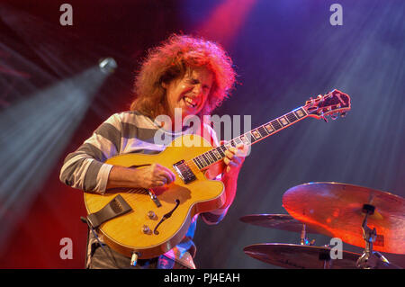 Lugano, Suisse - 9 juillet 2004 : Pat Metheny sur scène à l'Estival Jazz de Lugano, Suisse Banque D'Images