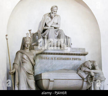Monument funéraire pour le célèbre poète italien Dante Alighieri, dans la Basilique Santa Croce de Florence, Italie Banque D'Images