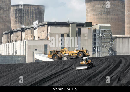 Les machines de l'usine sur pile de charbon à Ratcliffe sur Soar Power Station, Nottinghamshire Banque D'Images