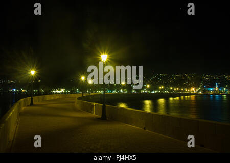 Vue de la nuit de Argostoli, la capitale de Céphalonie île grecque Banque D'Images