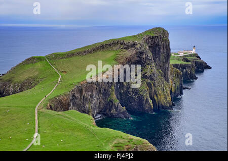 L'Écosse, Hébrides intérieures, à l'île de Skye, Neist Point et son phare. Banque D'Images