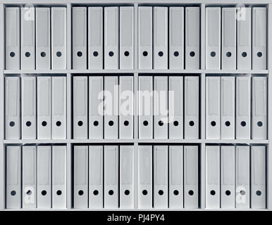 Plateau de bureau avec fichier classeur dossiers de couleur blanche pour l'archivage des données et concepts de l'organisation Banque D'Images