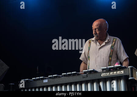 Mulatu Astatke live sur le jardin à l'honneur à la fin de la route 2018 Festival à Larmer Tree Gardens dans le Dorset. Date de la photo : Samedi, Septembre Banque D'Images