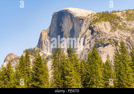 Demi dôme à sur journée ensoleillée,du Parc National Yosemite en Californie, USA. Banque D'Images