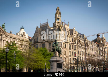 Portugal, Porto, Praça da Liberdade, Liberdade Square, statue du roi Pierre IV à cheval Banque D'Images