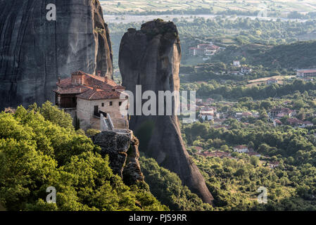 Les météores météores ou monastère de Rousanou - Barbara, Thessalie, Grèce Banque D'Images