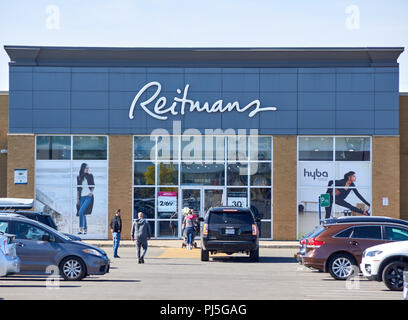 Montréal, Canada - le 28 août 2018 : boutique Reitmans à Montréal. Reitmans Ltd. est une société de vente au détail au Canada, se spécialisant dans des vêtements de femmes. Il Banque D'Images