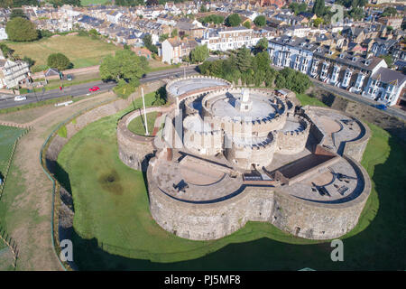 Vue aérienne du château de Deal sur la côte du Kent Banque D'Images