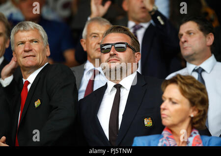 Manchester United directeur Richard Arnold (centre) au cours de la Premier League match à Turf Moor, Burnley. Banque D'Images