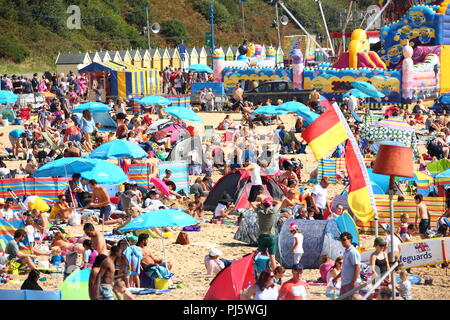 Les familles bénéficient d'une journée de septembre ensoleillée sur la plage de Bournemouth, Royaume-Uni Banque D'Images