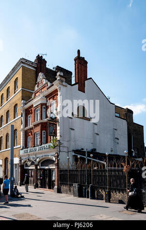 Le mendiant aveugle pub sur le Mile End Road à East London Banque D'Images