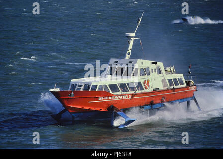 Shearwater 5 hydroglisseur opérant sur le Southampton à Cowes à vélo, England, UK. 1987 Banque D'Images