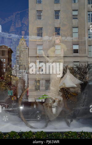 Fenêtre spectaculaire affichage à Ralph Lauren à New York le 11 décembre 2013. Banque D'Images