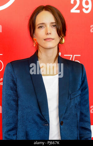 Venise, Italie. 08Th Nov, 2018. Stacy Martin assiste à la 'Vox' Lux photocall au cours de la 75e Festival du Film de Venise au Palazzo del Casino sur Septembre 04, 2018 à Venise, Italie. Crédit : John Rasimus/Media Punch ***France, Suède, Norvège, Finlande, USA, Denark, la République tchèque, l'Amérique du Sud seulement***/Alamy Live News Banque D'Images