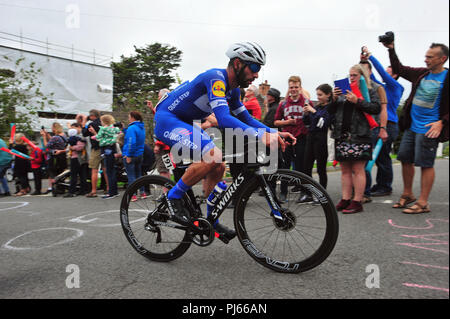 Bristol, Royaume-Uni. Le 4 septembre, 2018. L'OVO Tour of Britain Étape 3 action sur la dernière cat 1 montée à Providence Lane à Long Ashton. Les grandes foules de la ligne montée de 8  % et à un kilomètre de la page. Rider 191 GAVIRIA Fernando COL de Quick Step parquet a été le chef de file sur la montée raide, un gros plan de profil voit s'ébattre dans la montagne. Robert Timoney/Alamy/Live/News Banque D'Images