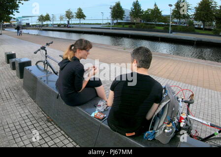 Glasgow, Ecosse, Royaume-Uni. Le 4 septembre, 2018. Météo France météo l'été indien chaud:retourne à la ville et des habitants de prendre pour le Forth and Clyde canal près de Clydebank pour l'apprécier.. Gérard Ferry/Alamy news Banque D'Images