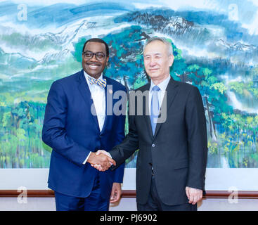 Beijing, Chine. 16Th Jun 2018. Le vice-Premier ministre chinois Liu il rencontre Akinwumi Adesina, président de la Banque africaine de développement, à Beijing, capitale de Chine, le 4 septembre 2018. Credit : Liu Bin/Xinhua/Alamy Live News Banque D'Images