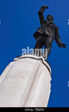 L'Irlande du Nord, Belfast, Stormont, statue de Lord Edward Carson. Banque D'Images