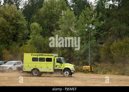 Feu de camp, ou Terwilliger, USA - 30 août 2018 : Craig Frosty Service de camions de pompiers se préparent à la bataille de l'incendie Incendie Terwilliger dans le Nat Willamette Banque D'Images