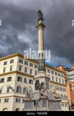 Colonne de l'Immaculée Conception, le Colonna della Immacolata (1857), de la Piazza di Spagna, Rome, Latium, Italie Banque D'Images