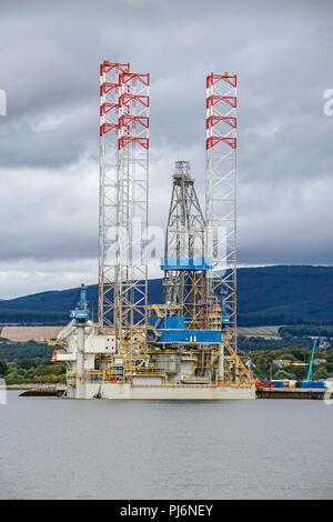 Jack-up rig Sam Noble Hartley amarré à Invergordon Estuaire de Cromarty Highland Scotland UK Banque D'Images