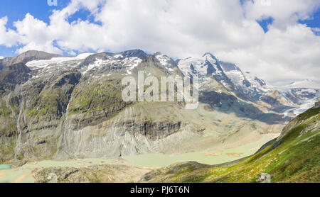 Avec le groupe Montagne Grossglockner Lac Sandersee, composé de la baisse de l'eau de fusion, à partir de la période de neuf kilomètres de long Glacier Pasterze avec les marmottes, Banque D'Images