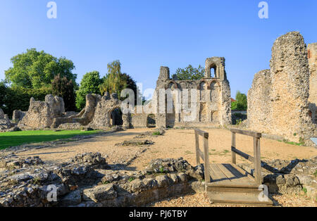 Ruines de l'ancien château médiéval de Wolvesey (ancien palais épiscopal) à Winchester, Hampshire, dans le sud de l'Angleterre, Royaume-Uni sur une journée ensoleillée avec ciel bleu Banque D'Images