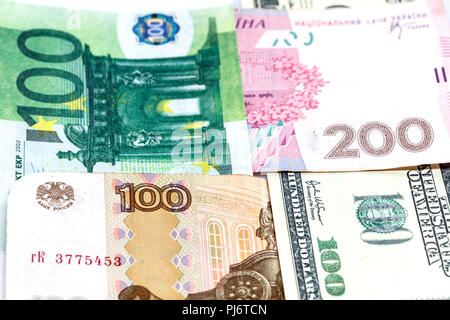 Close-up of US dollars, euros, ruble et hryvnia Banque D'Images