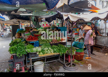 Ho Chi Minh Ville, en Asie - 12 mai 2018 : Des légumes vendus dans un marché local à Saigon Banque D'Images