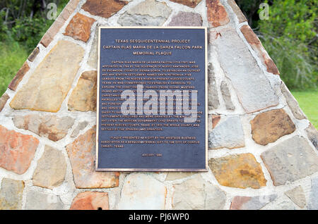 Plaque commémorative dans le parc local décrit le règlement précoce des Comté de Nueces, Texas USA par les Espagnols. Banque D'Images