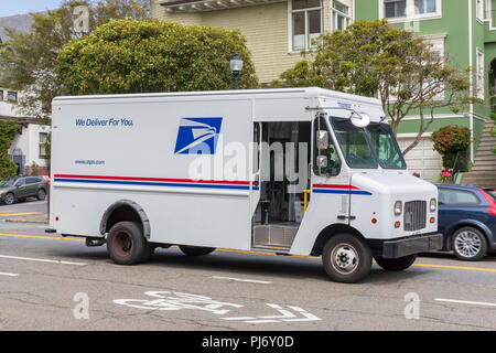 Camion de livraison USPS sur street, San Francisco, Californie Banque D'Images