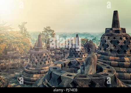 Tôt le matin dans la région de temple de Borobudur à Java