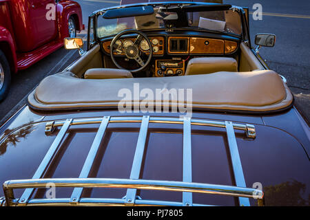 1974 MGB convertible à un salon de voitures à Amelia Island, Floride. Banque D'Images