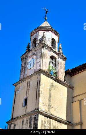 Clocher de l'église mexicaine à Patzcuaro, Michoacan Banque D'Images