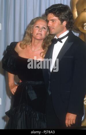 Ursula Andress et Harry Hamlin 1985 Photo de John Barrett/PHOTOlink.net MediaPunch / Banque D'Images