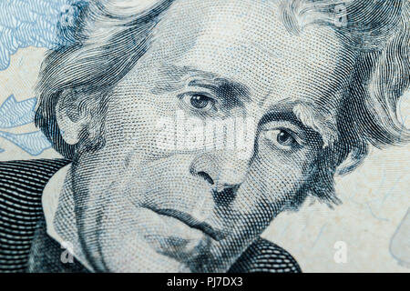 Voir Portrait d'Andrew Jackson sur l'un de vingt dollars. Arrière-plan de l'argent. 20 dollar bill avec Andrew Jackson yeux macro shot. M Banque D'Images